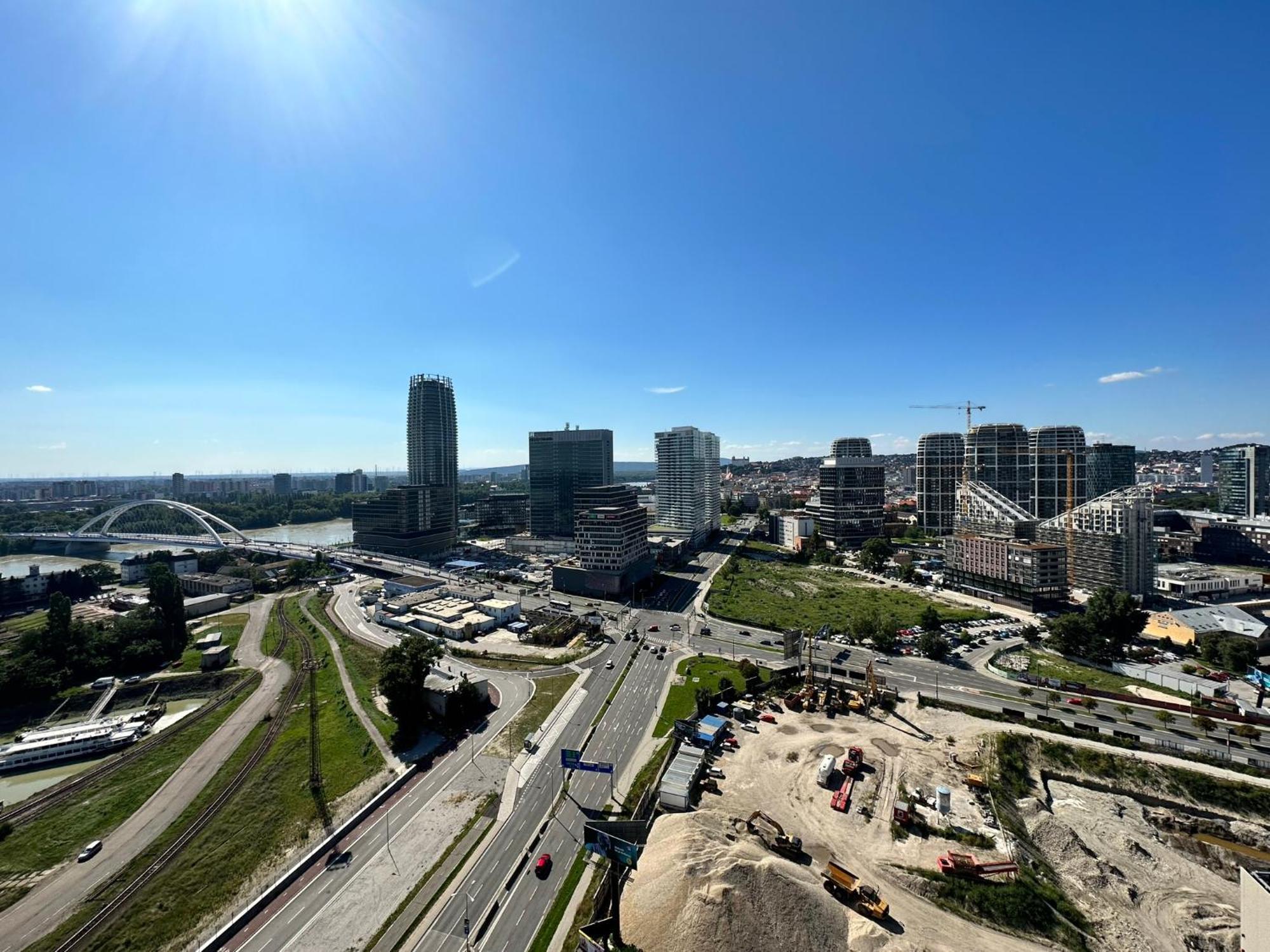 Vyhlad Na Mesto, 24. Poschodie, Free Parking Bratislava Luaran gambar