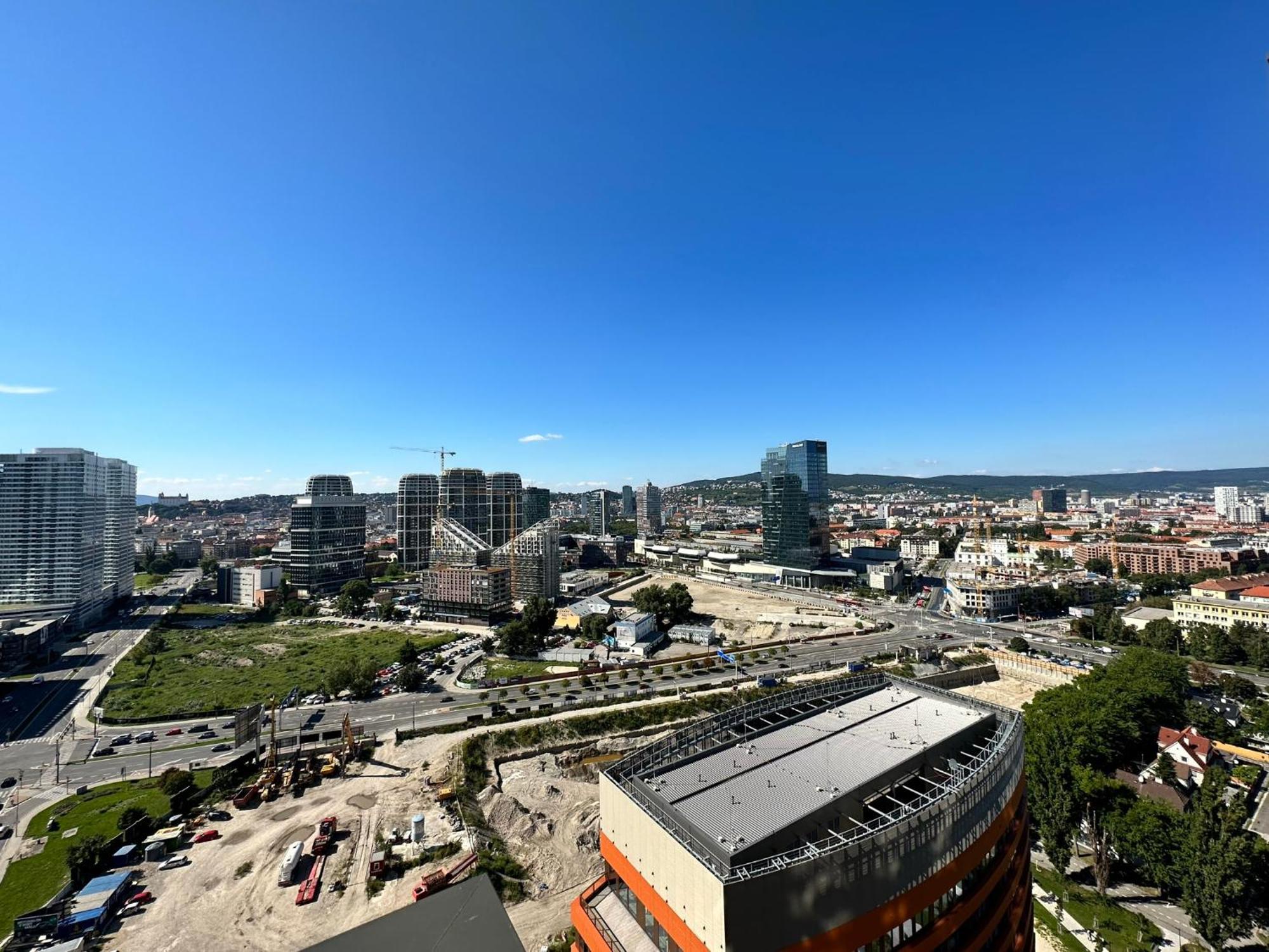 Vyhlad Na Mesto, 24. Poschodie, Free Parking Bratislava Luaran gambar